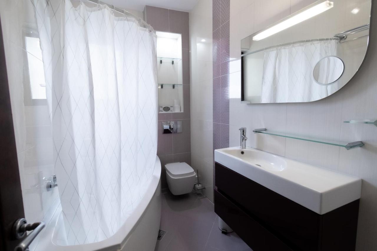Db Apt - Comfort And Space In The Heart Of Old Town Apartment Brasov Luaran gambar