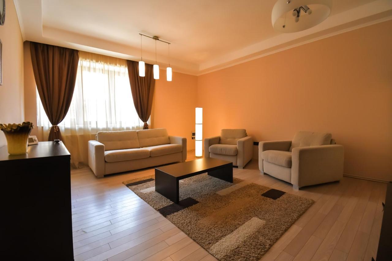 Db Apt - Comfort And Space In The Heart Of Old Town Apartment Brasov Luaran gambar