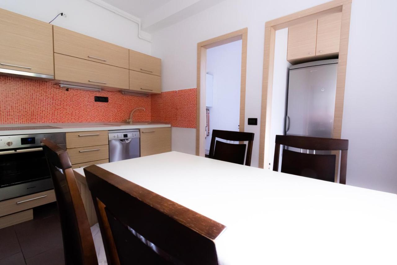 Db Apt - Comfort And Space In The Heart Of Old Town Apartment Brasov Luaran gambar